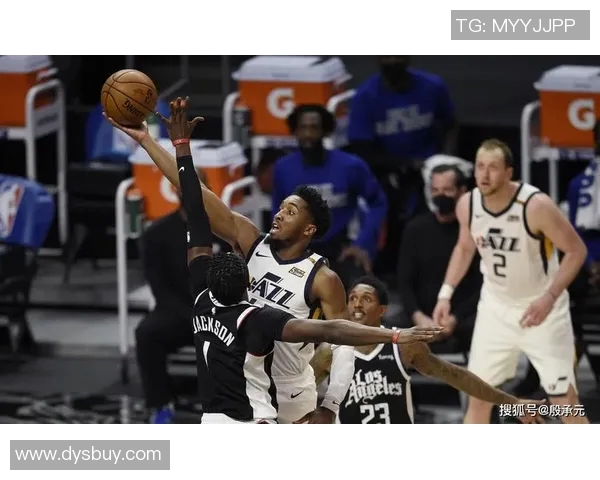 爵士球员米切尔因伤缺阵,球队战绩受到影响 爵士球员米切尔因伤缺阵,球队战绩受到影响